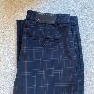 Banana Republic Logan Trouser. Navy blue w/ white pinstripe plaid. TAGS STILL ON